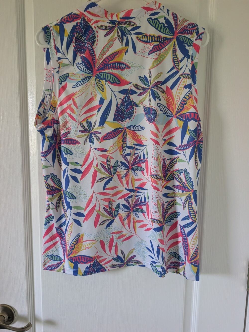 Emerald 18 Women's Sleeveless Golf Shirt V-neck White w/ Tropical print Large43